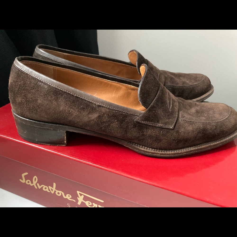 Farragamo women’s brown suede loafers. Sz 8